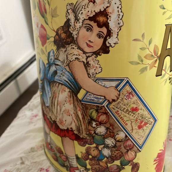 Virginia Amaretti in beautiful jewellery box - Picture 10 of 10